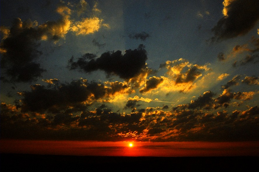 Úsvit s mračny / Dawn with clouds